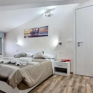 https://guest-holiday-mandra-12-e-13.emilia-romagnahotels.net